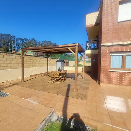 Precioso Bajo Con Jardin Y Parking דירה
